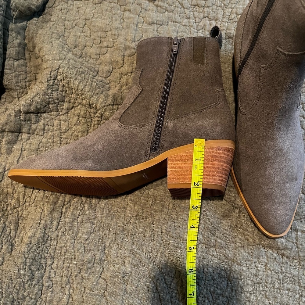 Women’s Size 7 and 8 Brand New with box Lisa and Vicky Gray Suede Ankle Boots - Picture 4 of 6
